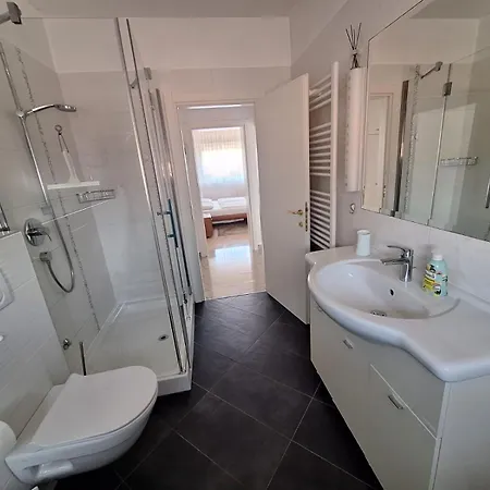 Apartment Kamelija *