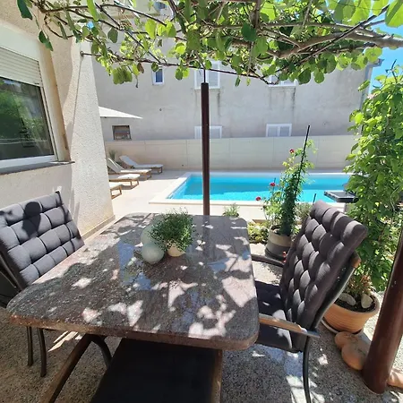 Kamelija Apartman Fazana