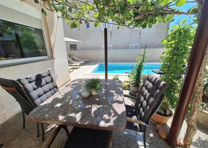 Kamelija Apartman Fazana
